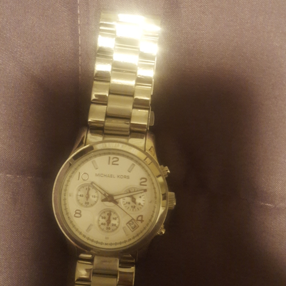 Authentic Michael Kors Watch - Picture 3 of 3